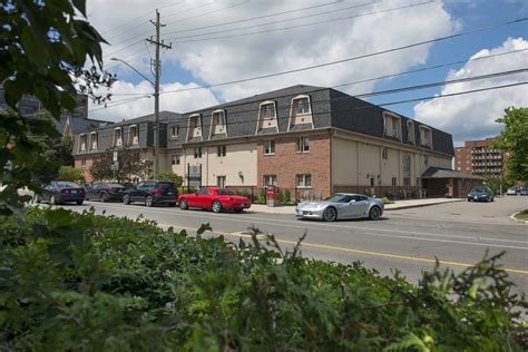 Independent living retirement homes in Hamilton ON .